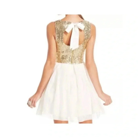 🆕B.Darlin A-Line Scoop Short Gold Sequin Ivory Dress 3/4🆕 - Picture 4 of 14